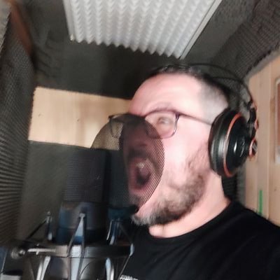 Vocalista Death Metal en Acrónica.
Amante de los animales,el Cine y la Cerveza.
Hago el podcast Ondas Muertas. https://t.co/Fr9FGRY9r4
Si pesa,es güeno!