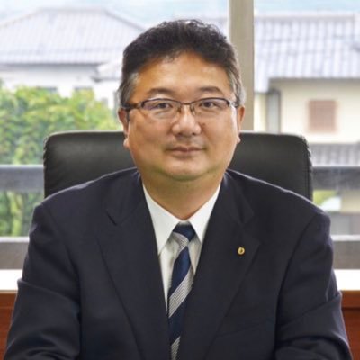 四国は讃岐の金毘羅(こん ぴら)さんの門前町、琴平町。琴平町長です。56歳。 小さいけれど、みんなが笑顔で 幸せを感じる琴平 を目指して頑張ります。 p(・∩・)q