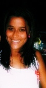 uma pernambucana apaixonada pela vida! e paraibana de coração *-*  quer me empurrar do penhasco?...EMPURRAR!...eu sei voar.;)