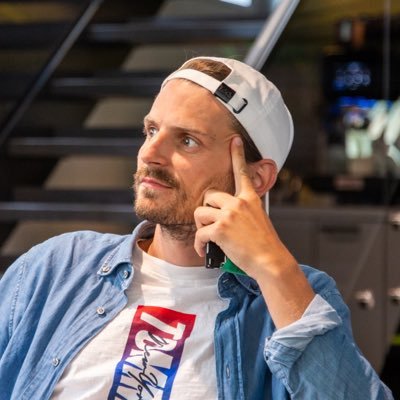Brand Designer @avanzabank gillar varumärken, börsen & tennis. 🚀 Omvärlden intresserar mig!