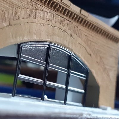 My name is Joe, I live the the UK. I am building a layout set in Tokyo.  You can follow my progress here: https://t.co/aqPnu170Hn