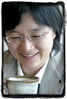 심윤경 작가의 글을 소개하는 수동 팬심 열렬 봇입니다