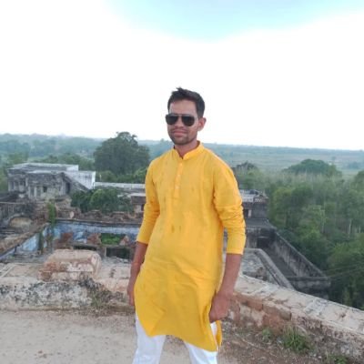 ऊं भूर्भुव: स्व: तत्सवितुर्वरेण्यं भर्गो देवस्य धीमहि। धियो यो न: प्रचोदयात्।।