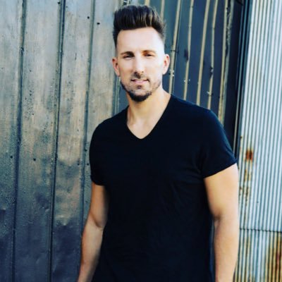 Country Music Artist. Building a fan base 1 show at a time. 51K Facebook Fans. Featured on CMT, GAC, People Magazine & more! #kyproud IG: jdshelburne