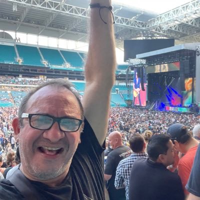 juliocastillero's profile picture. panameño amante del buen rock classico, la playa cocinar, buen amigo y enloquecido por los perros. Detesto la corrupción y a los corruptos.