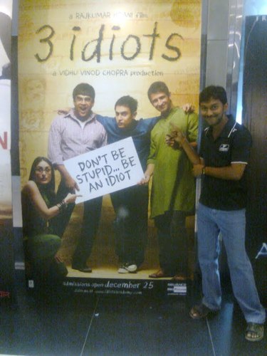 Am a smart personality & like to enjoy the life most.......Am talkative & funny at times !!! Am the guy from ur next door :):)