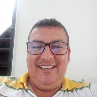 Soy una persona muy alegre sincera divertida responsable con ganas de conocer personas para compartir experiencias