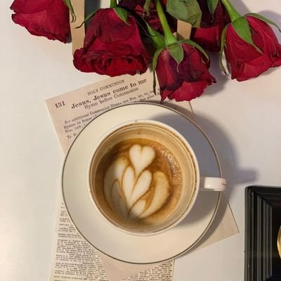 Maroom1818's profile picture. يَـومًا مَـا سأكتُـب
في نِهاية أسـُطري
أنّني نِلـتُ مَا صبرتُ لأجلهِ.🤎

- أنا من يسرف في شعور الحاجات القريبـه من قلبـه ♡