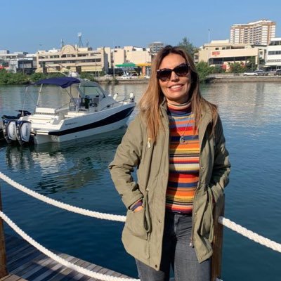 ShirleyCosta6's profile picture. “A verdade é que sou intensa demais e não há quem dê jeito nisso!