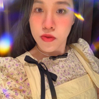 SilksiRou's profile picture. 💖 A WRITER in her mood; think all things introverted sprinkled with literary goodness and syrup-covered writerly stuff.