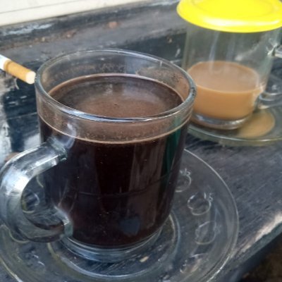 Di hadapan kopi kita semua sama