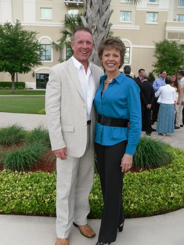 HCKlife's profile picture. The real estate market gave us everything, including poor health. Cancer & years of weight gain took their toll. But in April 2009 our life took a fresh start.