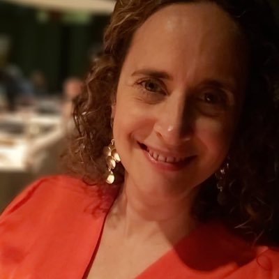 Física, salmantina, enóloga aficionada. Directora Gral de Salud Digital en Ministerio de Sanidad.