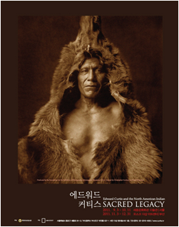 Sacred_Legacy's profile picture. 북미 인디언의 삶과 문화를 기록한 사진작가이자 인류학자인 에드워드 커티스의 예술 사진들이 10월11일까지 국내 최초로 소개됩니다.