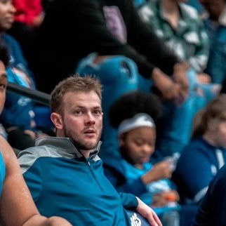 hollidaylo's profile picture. “enjoying my trips around the sun” -JB // Dorman 🏀