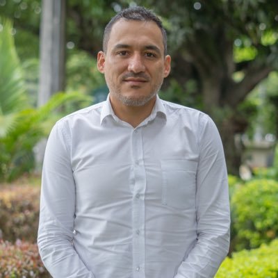 Profesor. Magister en Derecho Administrativo. Especialista en Contratación; Administrativo; Conjuez Tribunales Administrativo; Sup. Medellín; y, Juzg. Adtivos.