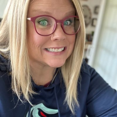 ruinerofthings's profile picture. This is my bio. Pretty rad, huh? 🙃