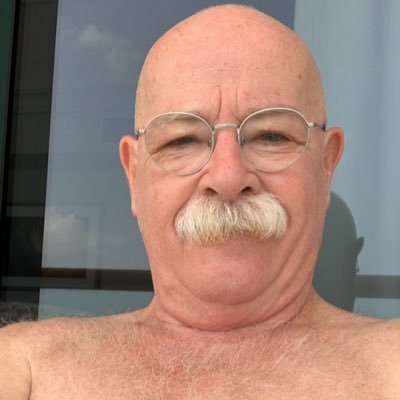 Hairy big dick 63 year old Daddy who loves to play! The more the merrier…sorry. I do no do WhatsApp or Video