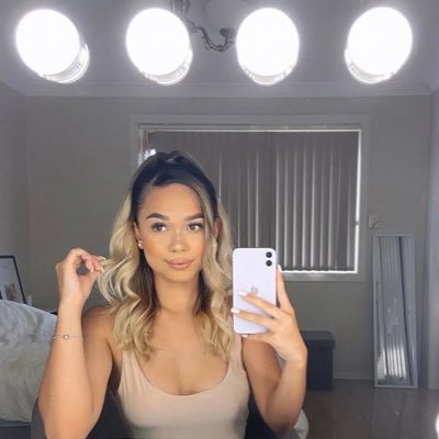 IsabellaMia34's profile picture. Single