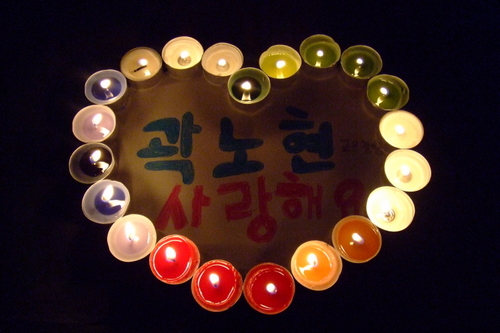 혁신학교를 고민하는 학부모입니다. 비판을 넘어서 더 나은길을 함께 모색하며 가고자 트윗합니다. 다 받아서 바다, 그럼 나는?弘益自然,고래이모
