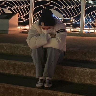 nsfw / 00 liner / priv / they them.
i use this account to find fics only there's no need to follow back