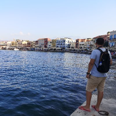 t02r02's profile picture. 