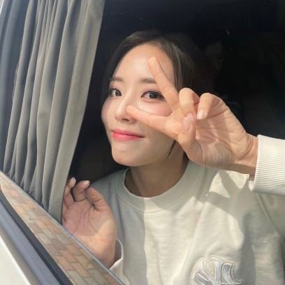 low quality pictures of fromis_9's park jiwon ♡