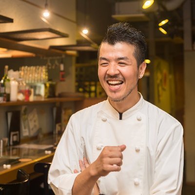 KxFTzHX7tWKaBX0's profile picture. 静岡市清水区のハイテンション漢。濃厚な見た目とラブリーなメンタルを持ち合わせる「もち肌オジサン」。『かくれ家ろぶ村』『お弁当の曙』『ジョニーズキッチン』でスタッフとお戯れ㊥