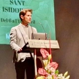 Medicina | Docència | Recerca | PhD | Cap d’estudis UDMAFIC | Professor de medicina UdL | Compromès amb la docència i la il·lusió de fer avançar la professió.