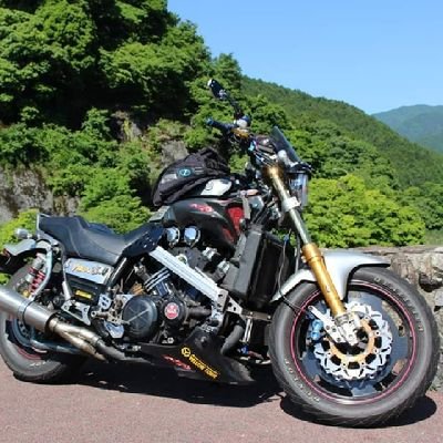 バイクが好きなおじさんですが？なにか！無言フォローします。多分！許してください😁