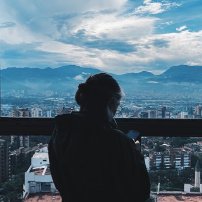 carolinaldno's profile picture. idk I make things and I’m just here to share and vibe 💫 ⚒️ 📷 🎞👩🏽‍💻 🏔🌦 🇨🇴