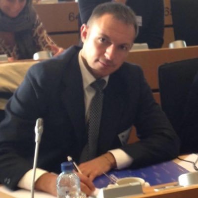 MarioRm78's profile picture. Politicamente incorrecto. Independiente. Mejor un insulto por decir la Verdad que una palmadita en la espalda por ser esclavo de la propaganda.