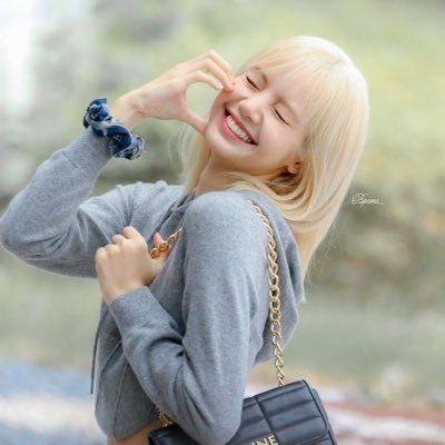 minigeranium's profile picture. Queen LISA