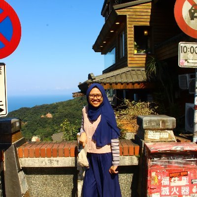 zulaikhaya_'s profile picture. Letting me go is the best way!