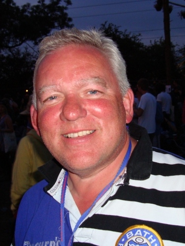 Surveyor living in the Oxfordshire town of Wallingford...enjoy rugby union, music and socialising.