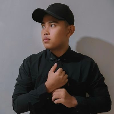 SharponeM's profile picture. Simple itu saya