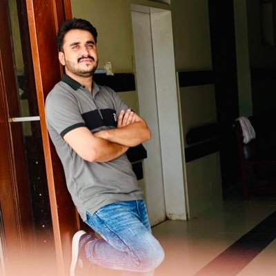 MugheriDr's profile picture. سب پرندوں سے پیار لوں گا میں پیڑ کا روپ دھار لوں گا ♥️