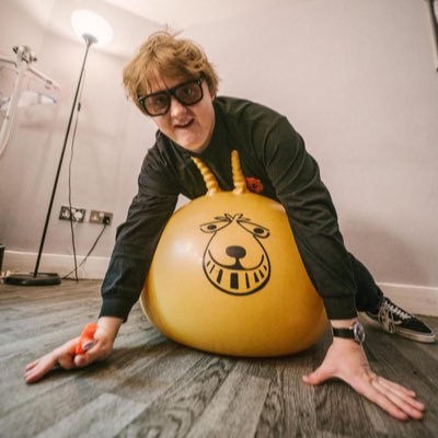 Daily updates bringing you the latest on big fat sexy jungle cat ✌️🐆 @lewiscapaldi #capaldisbackintown