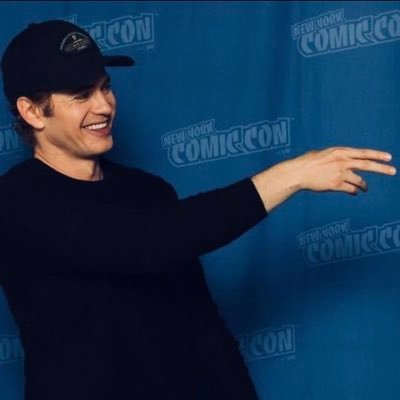 handshayden's profile picture. no thoughts, just hayden christensens hands