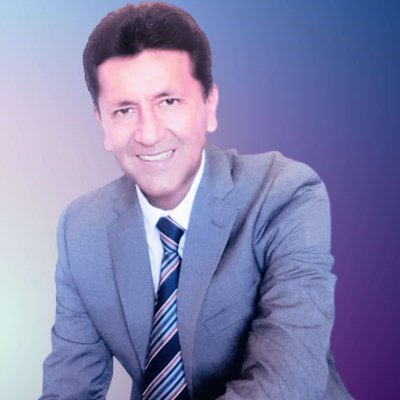 Ayudo a empresas y emprendedores a crear procesos de ventas que atraigan, enamoren y conviertan.
Marketing Estratégico