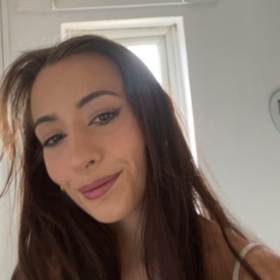 beckyjbreeze's profile picture. leeds - 22 x