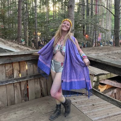 she/her ✨ Wonk Witch 🧹 Bass Head X Headbanger ✖️ #forestfam 🌲#lostlandsfam 🦖🦕 PLUR ✨🦋