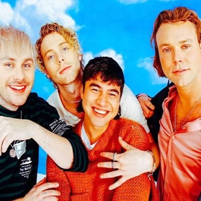 like or rt my tweets to be in a 5sos gc