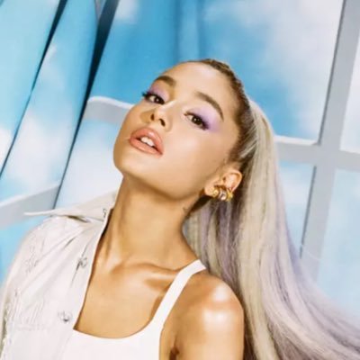 ArianaCraveHQ