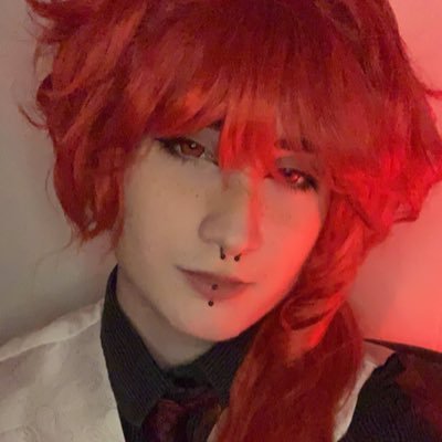 i tweet every thought I have, 21, stl based cosplayer
