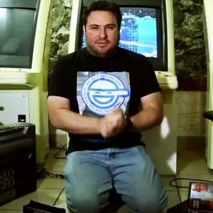 LaFotoDeArtemio's profile picture. No es una compra, es una renta.
Todos los días la misma foto celestial.