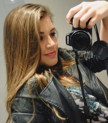 Fã Clube Oficial Gabriella Monise . 
'' amar-te foi a melhor coisa que eu ja fiz, obg por me fazer sorrir, anjo meu !'' since:09/03/11