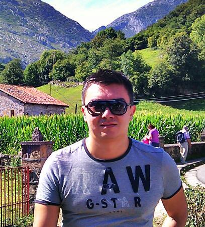 FernandoRivasM's profile picture. Front End Engineer. Passion for music and technology.