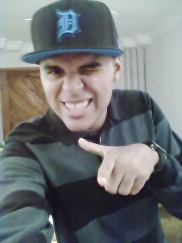 Eu não preciso de promessas e acho que você tambem,
eu não tento ser perfeito e acho que vc tambem ♫