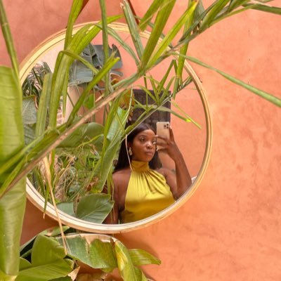 Naomygosh's profile picture. Pretty Polyglot🇫🇷🇺🇸🇪🇸🇮🇹🇧🇷🇨🇳